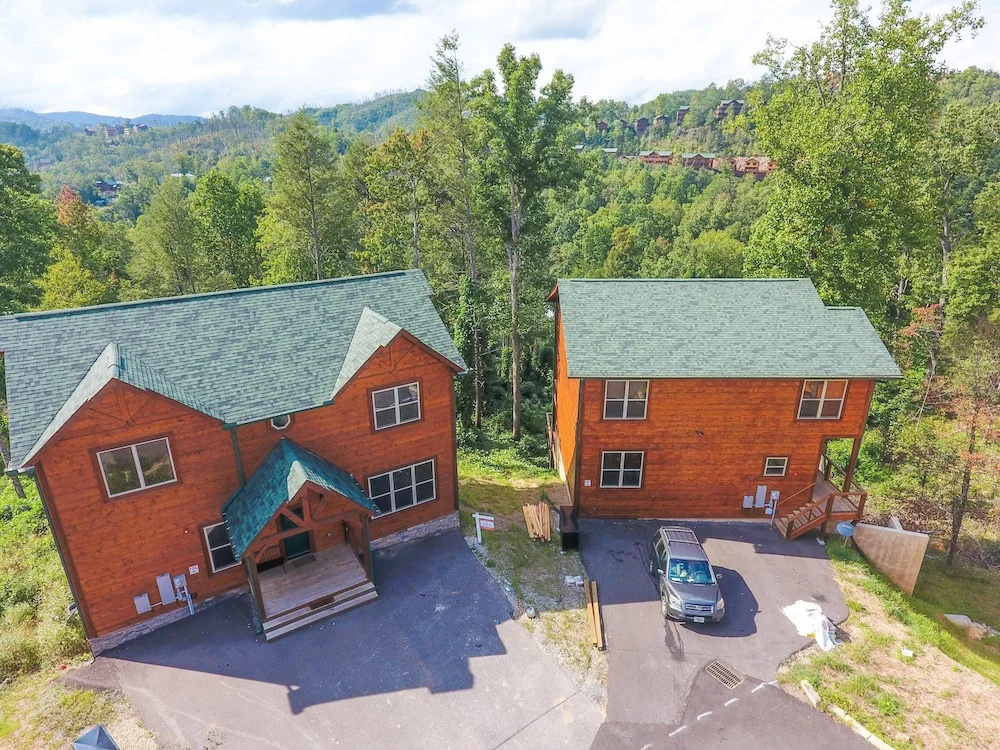 2 All-suite Luxury S W/ Swim Spa & Hot Tub 10 Bedroom Cabin