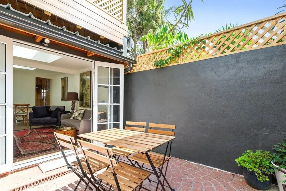 Stylish Inner-city Terrace Home With Rooftop Deck