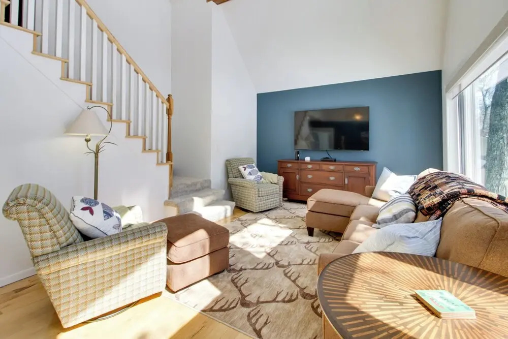 Breezy Point Cabin: Deck w/ Golf Course Views