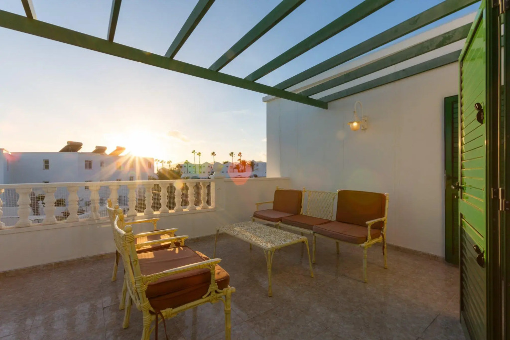 Villa Alegranza Heated Private Pool Walk to Beach A C Wifi Car Not Required - 2369