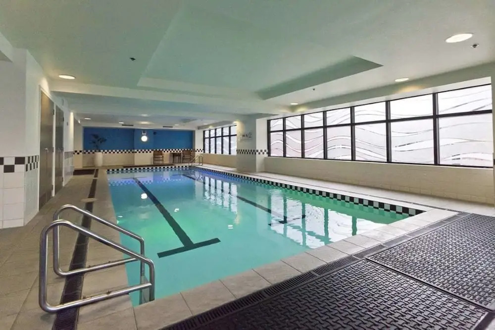 Lovely City Apartment with Pool & Gym