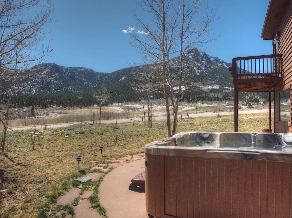 Lily Mountain Lodge - E.V.Reg #3498 - 4 Br Home