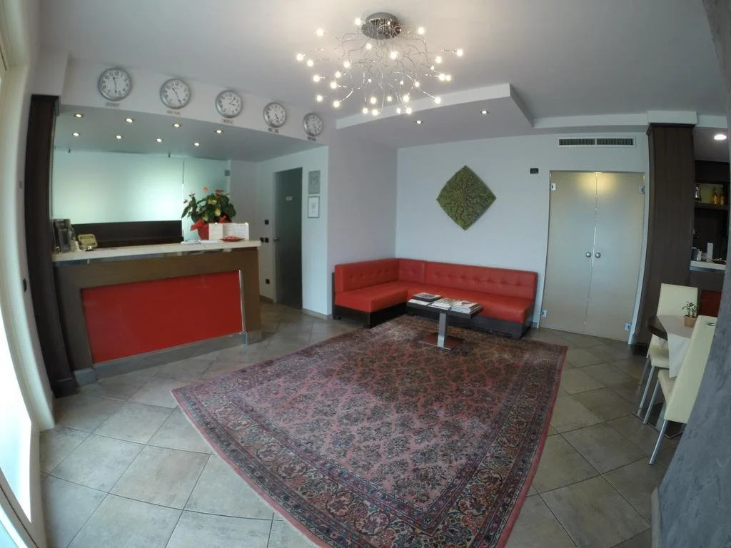 Iris Hotel