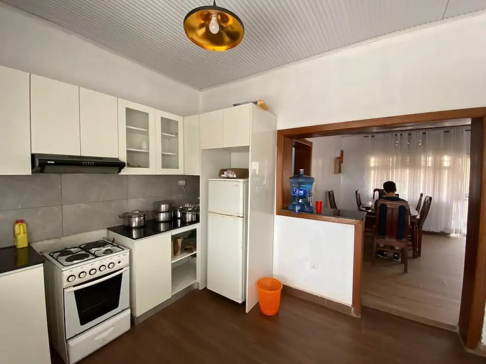 Captivating 4-bed House - Garden & Free Parking