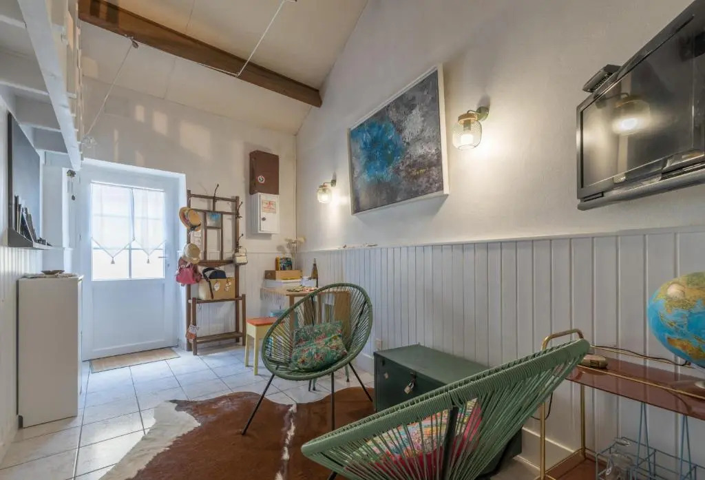 Charmante petite maison à 50m de la plage