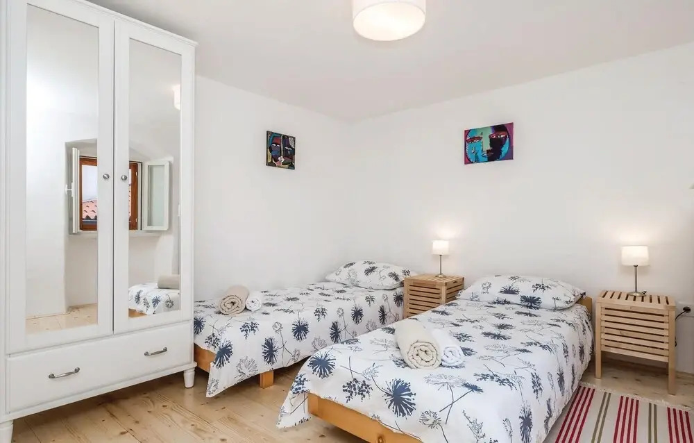 Awesome Home in Moscenicka Draga With Wifi and 2 Bedrooms