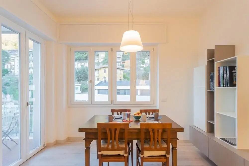 Via Crispi in Como With 1 Bedrooms and 1 Bathrooms
