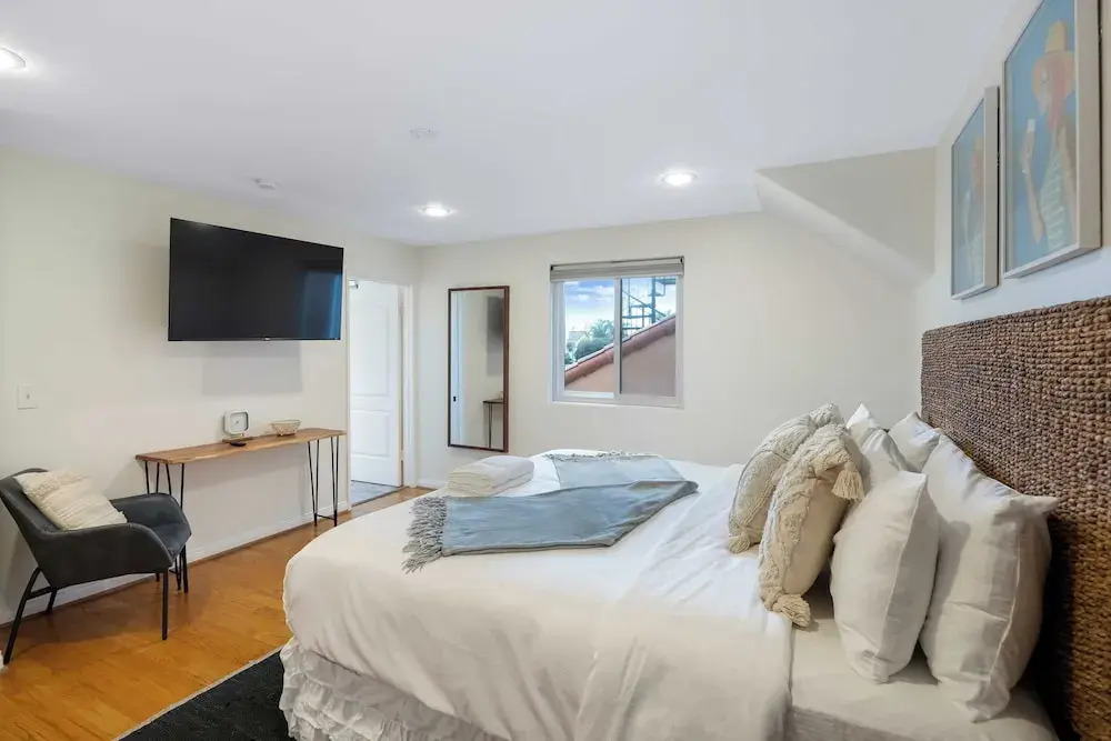Belmont Shore Retreat Rooftop Lounge, Putting Green & Near 2nd Street Beaches
