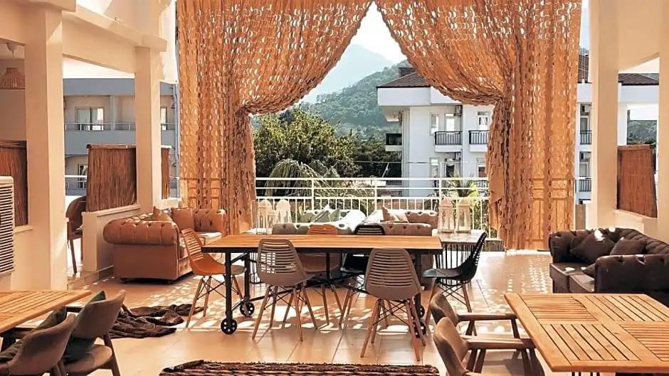 Esquire Hotel & Lounge