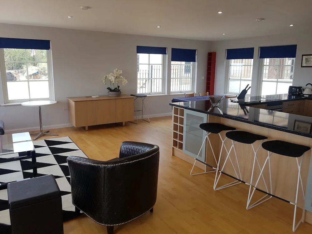 Springmeadow House by Cardiff Holiday Homes