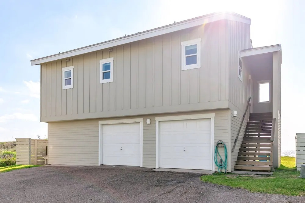 Beachfront Luxury 3BR/3BA Lost Colony Property by RedAwning