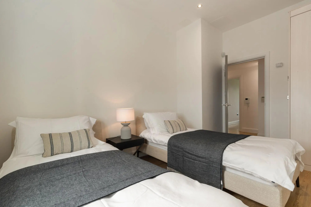 Apartment 10 Waterstone House - Luxury Apartment With Sea Views