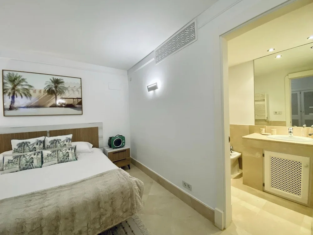 YOLO Spaces - Sotogrande Marina Luxury Apartment