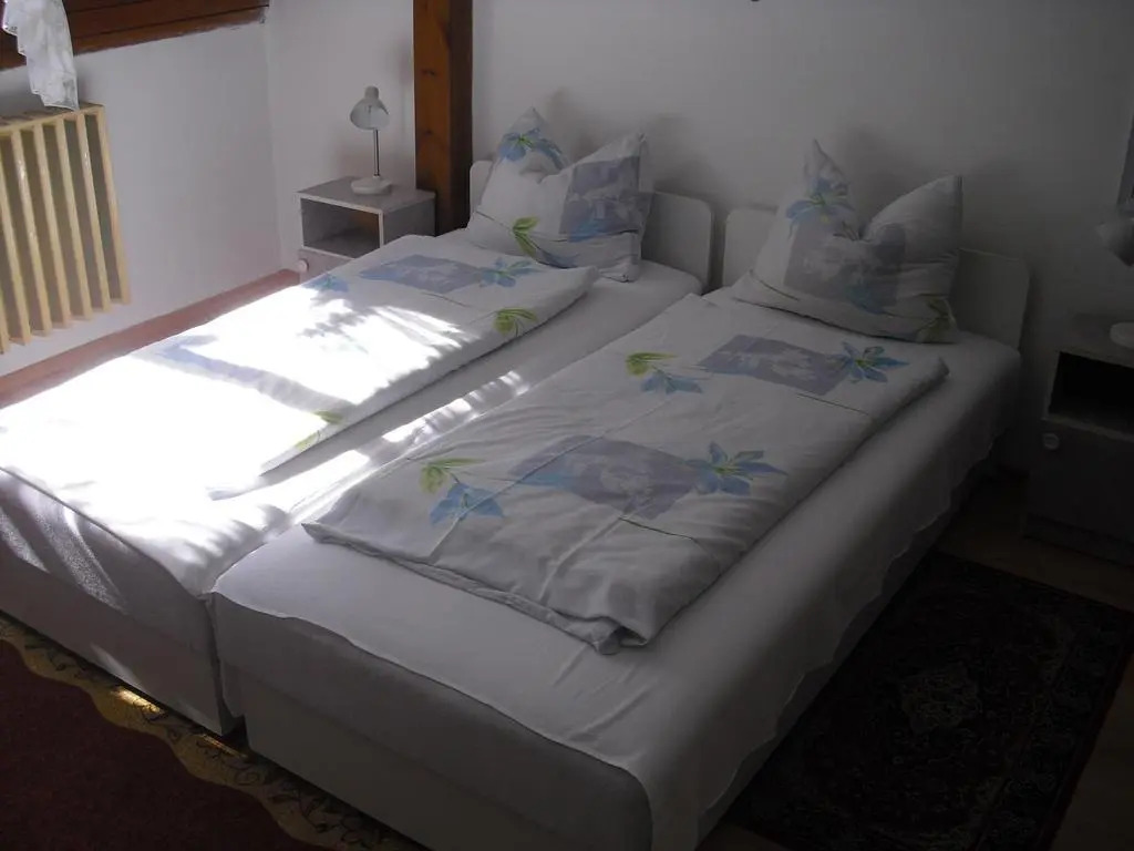 Veronika Rooms