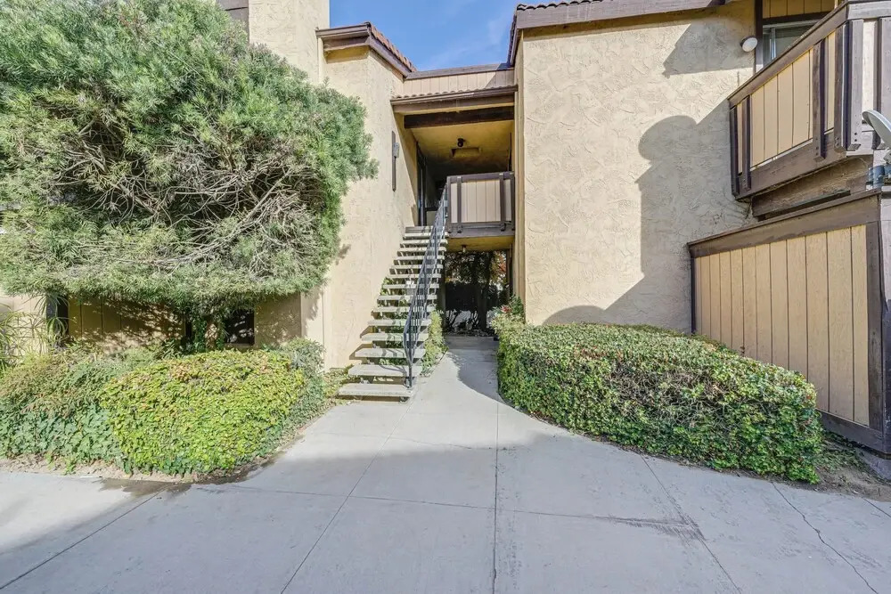 Cozy Fresno Condo w/ Balcony & Pool Access
