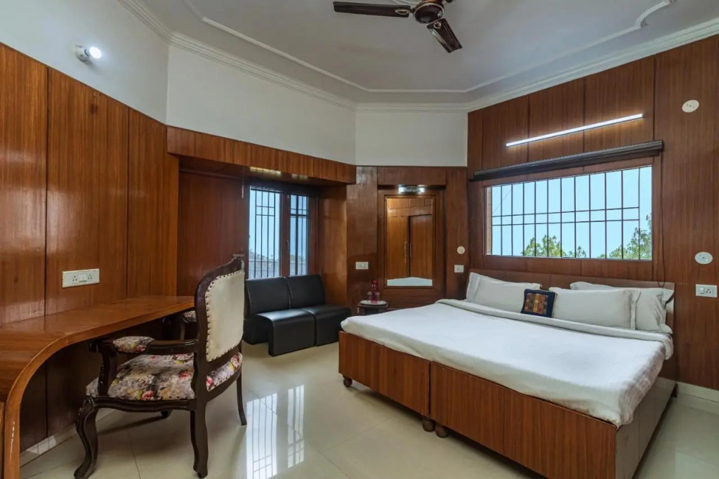 Saffronstays Grandview Haven, Barog