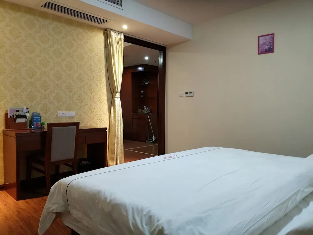 FangLian Lake Holiday Resort
