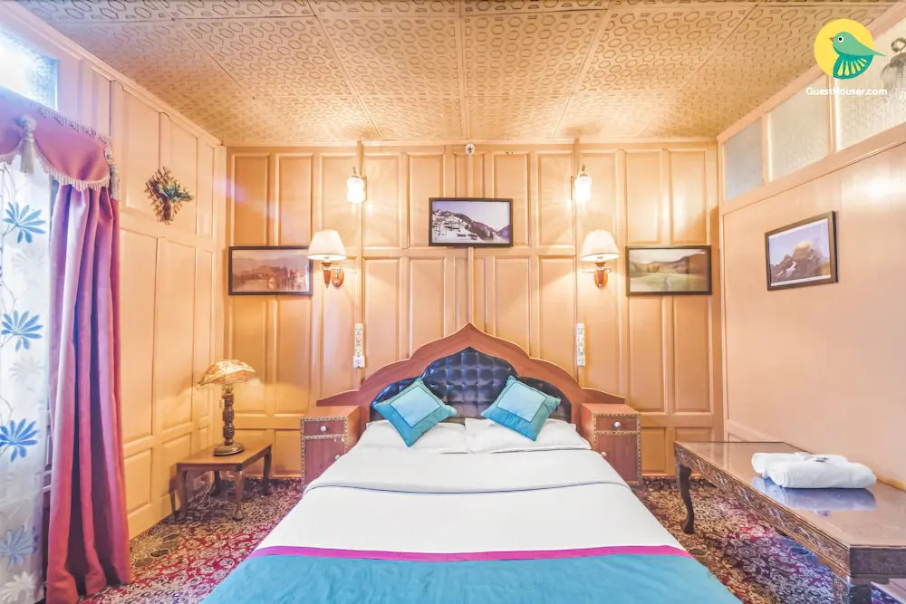 RITZ Houseboats