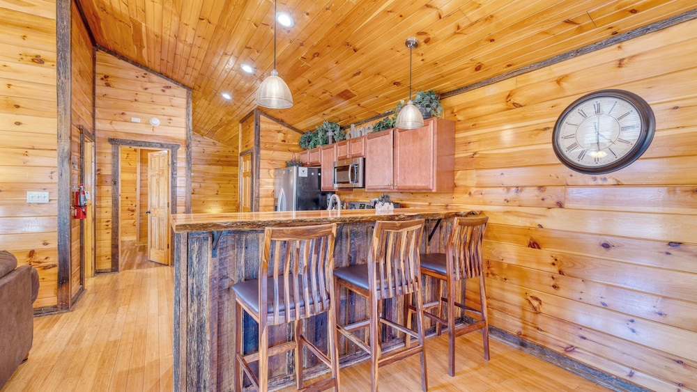 Bear Cove by Avantstay Hot Tub + Pool Table!