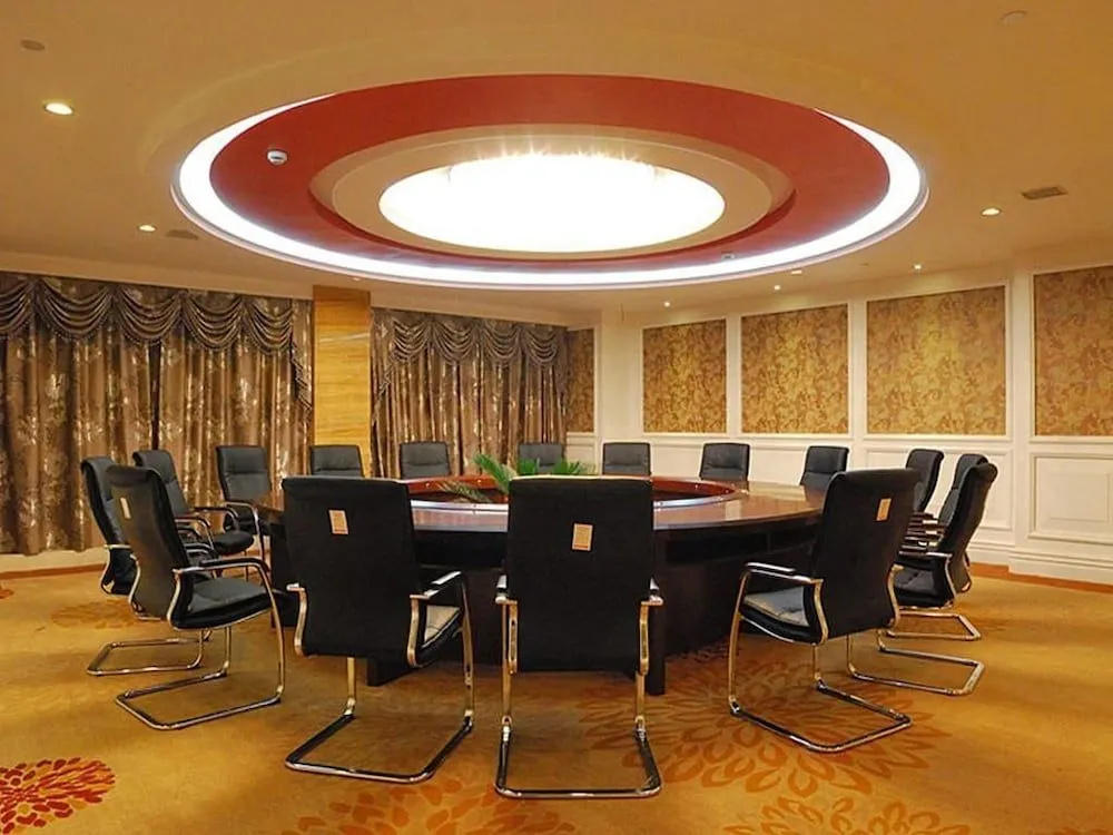 Oceania Hotel