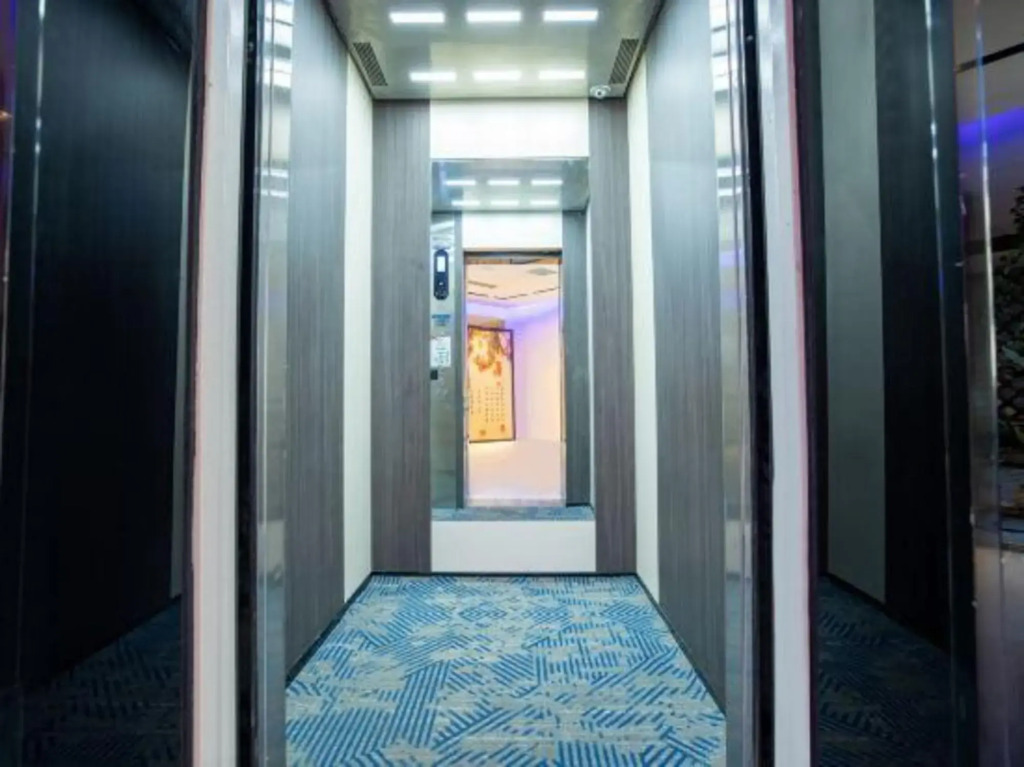 Qingfeng Bailu Hotel (Zhengzhou Erqi Wanda Plaza)
