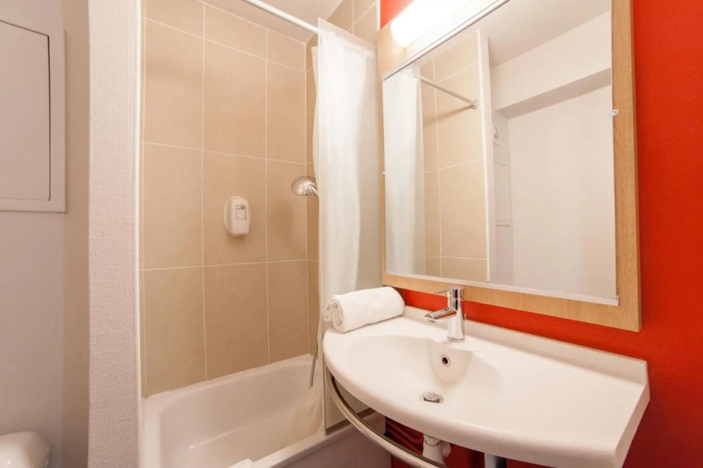 B&B HOTEL Evry Lisses 2 - 3 étoiles