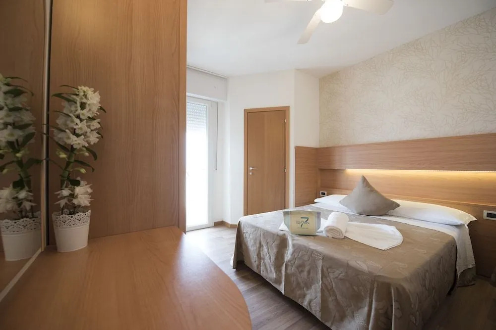 Hotel Seven