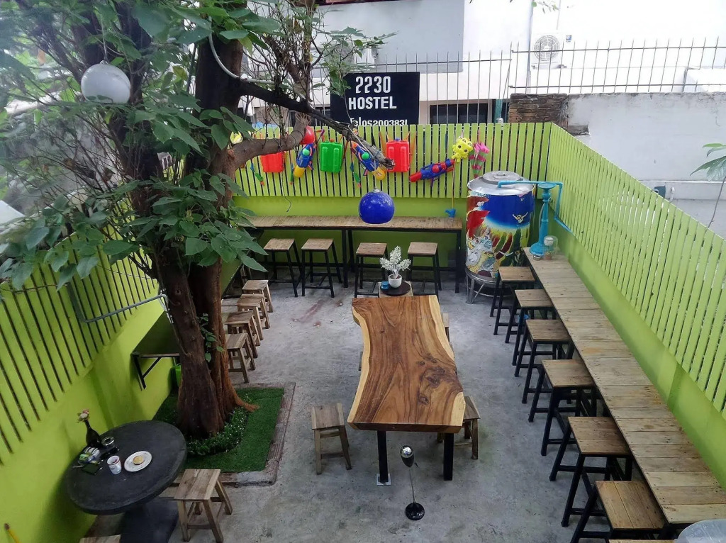 2230 Hostel