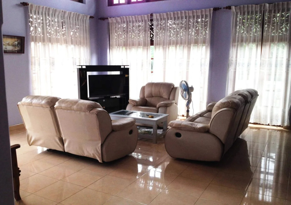 Tonita Villa