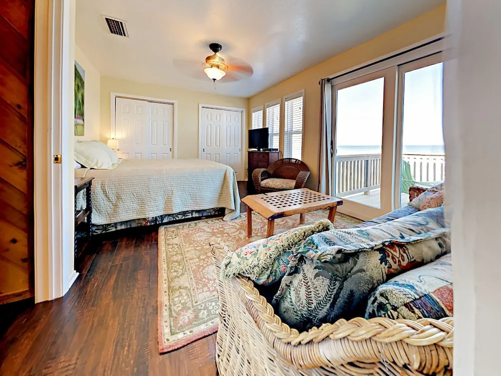 3BR/3BA Direct Ocean View Lost Colony Property by RedAwning