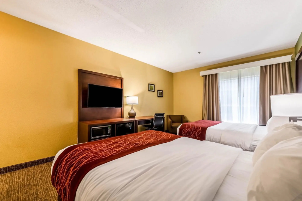 Comfort Inn & Suites Dayton Northwest - Englewood