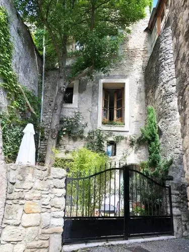 6 Rue Saint-Pierre