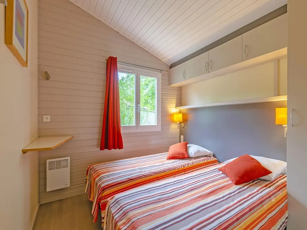 Cosy Cabin by the River for 6 Guests
