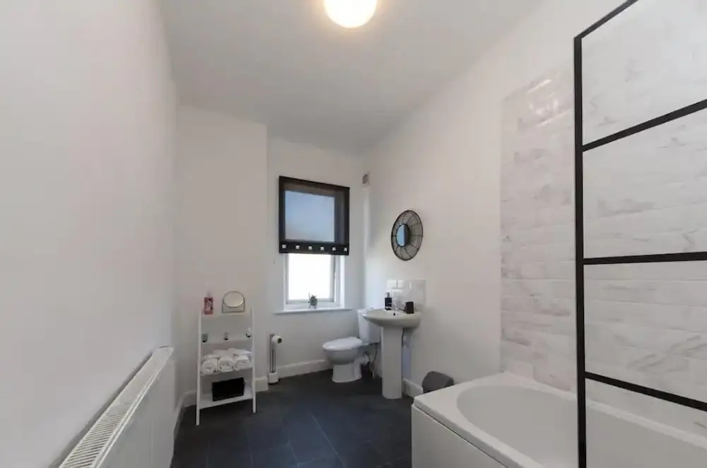 Impeccable 2-bed House in Stoke-on-trent