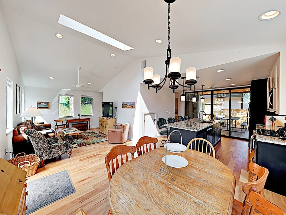 Stylish East Austin - Near Downtown & River 3 Bedroom Home
