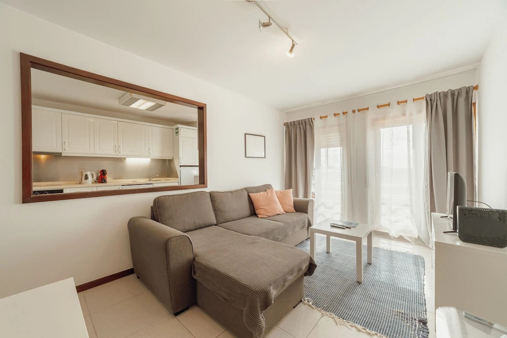 Espinho Modern 3 Bedroom Apartment by Vacationy