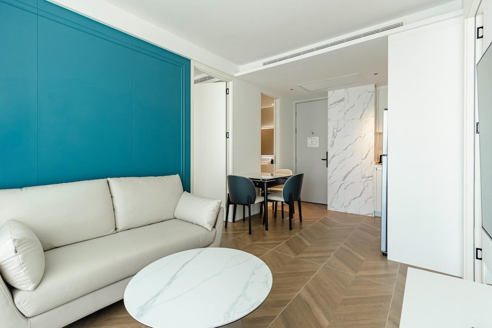 Unit 2303 Beachfront Pool-facing + Sea View