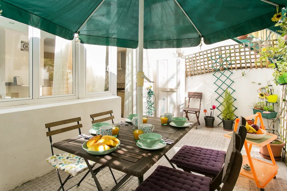 ALTIDO Charming Patio