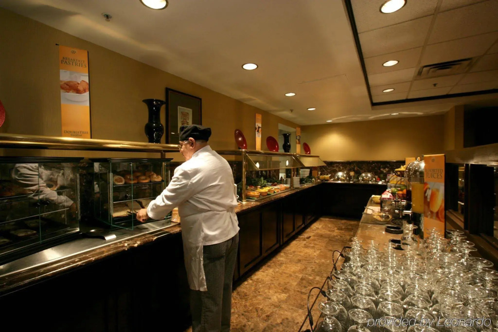 DoubleTree by Hilton Dallas Market Center