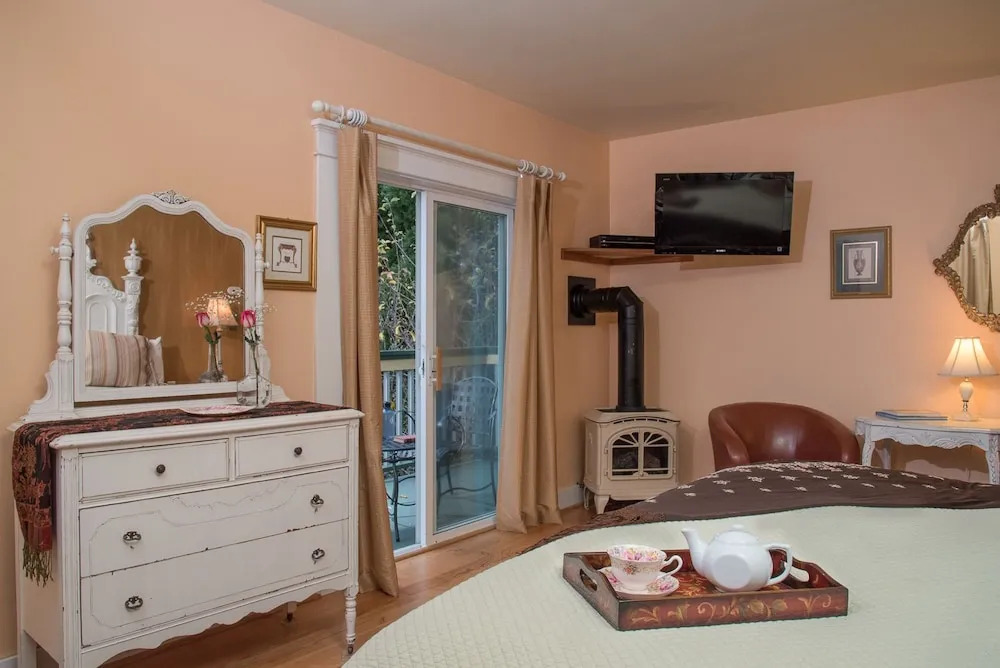 Tucker House Inn