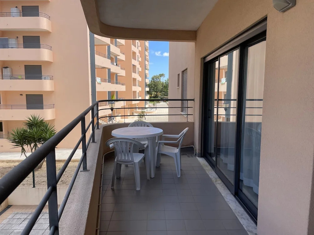 01 in Portim o With 1 Bedrooms and 1 Bathrooms