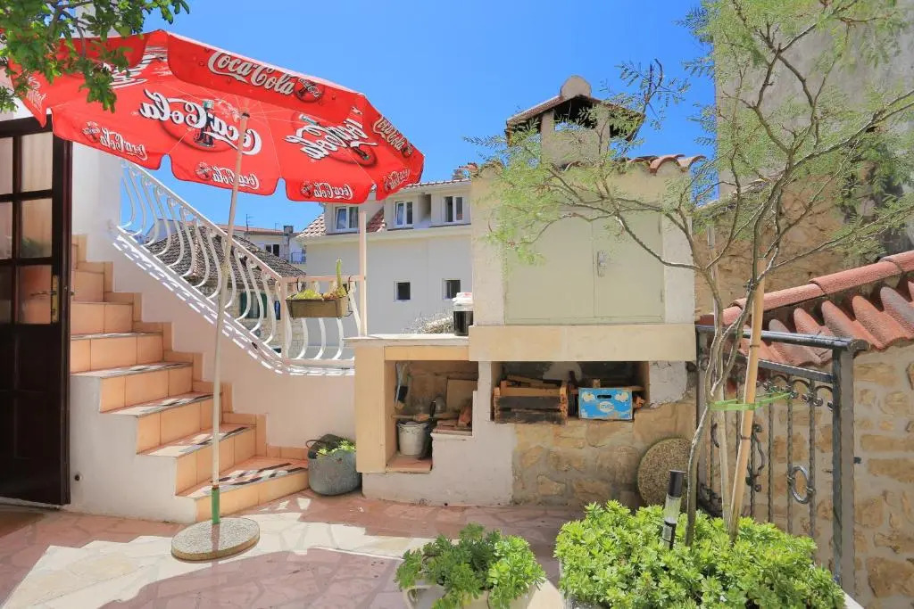 Apartments with WiFi Makarska - 19038