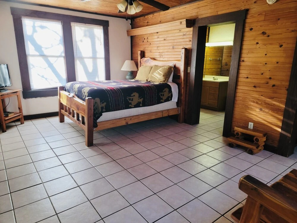 THE VAQUERO MOTEL