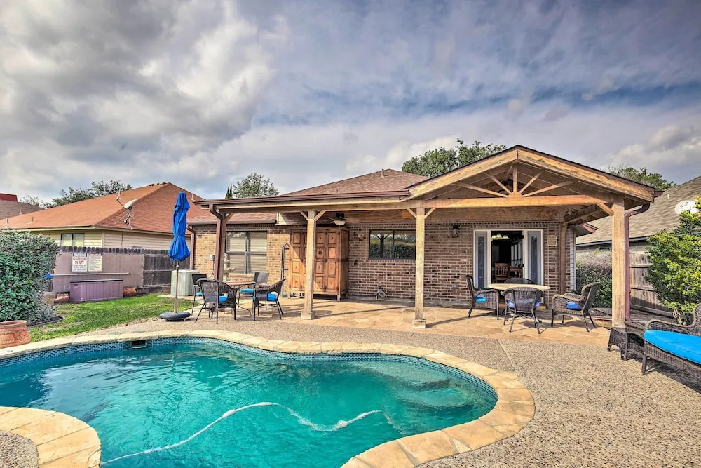 San Antonio Getaway ~ 18 Mi to Dtwn + Pool!