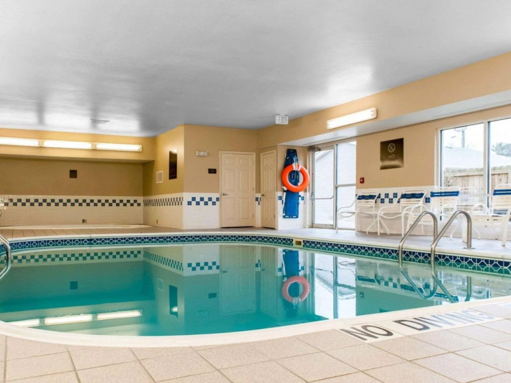 Comfort Suites Terre Haute University Area