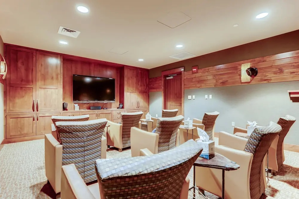 New Listing! Ski-in/ski-out At Crystal Peak 2 Bedroom Condo