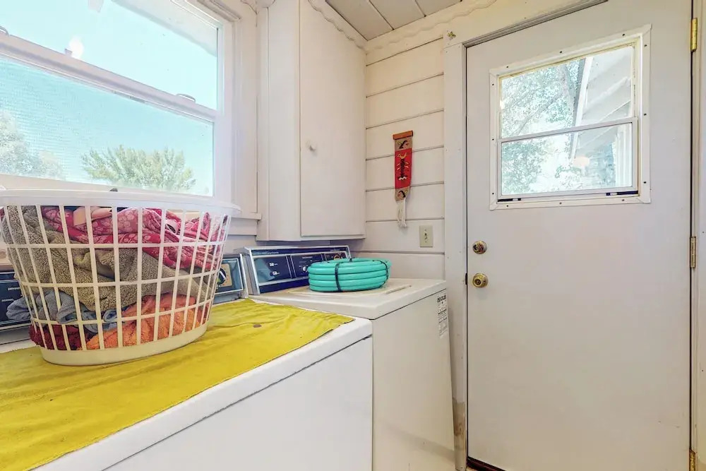 Walk to Town! Dog-friendly Quincy Getaway w/ Deck