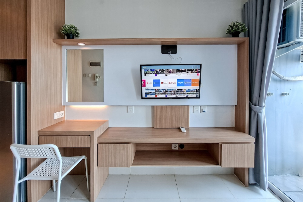 Delightful And Lovely Studio Room At Apartemen Roseville (Soho & Suite)