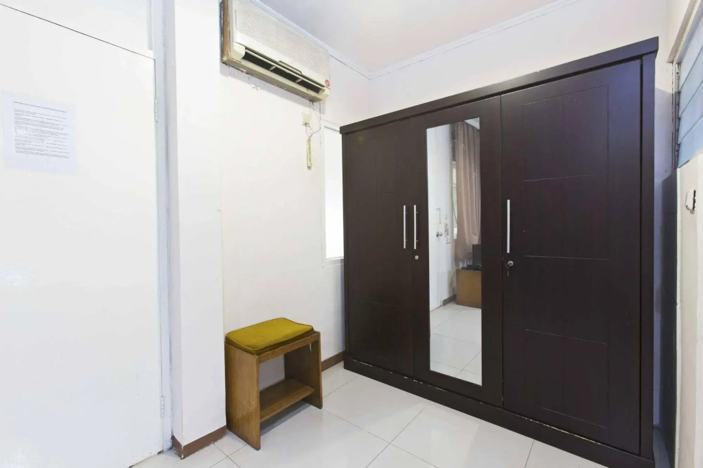 RedDoorz near Gondangdia Station