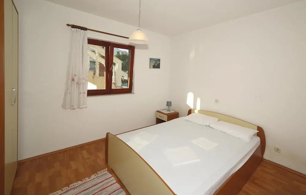 Nice Home in Okrug Gornji With Wifi and 2 Bedrooms